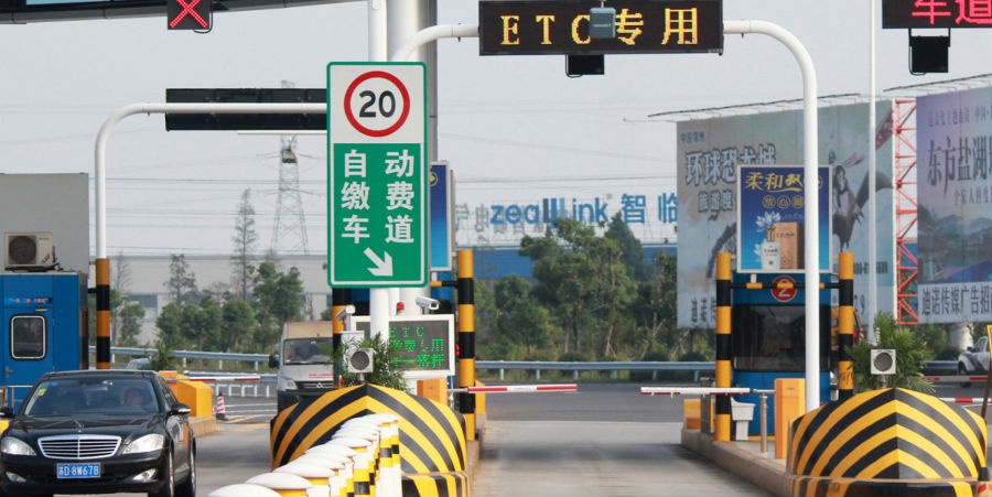 花季APP下载入口黄地板.png